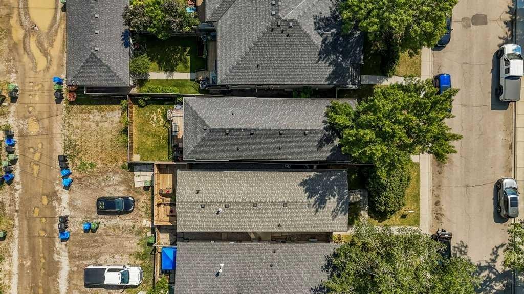 7418 36 Avenue Nw, Calgary, AB - Outdoor