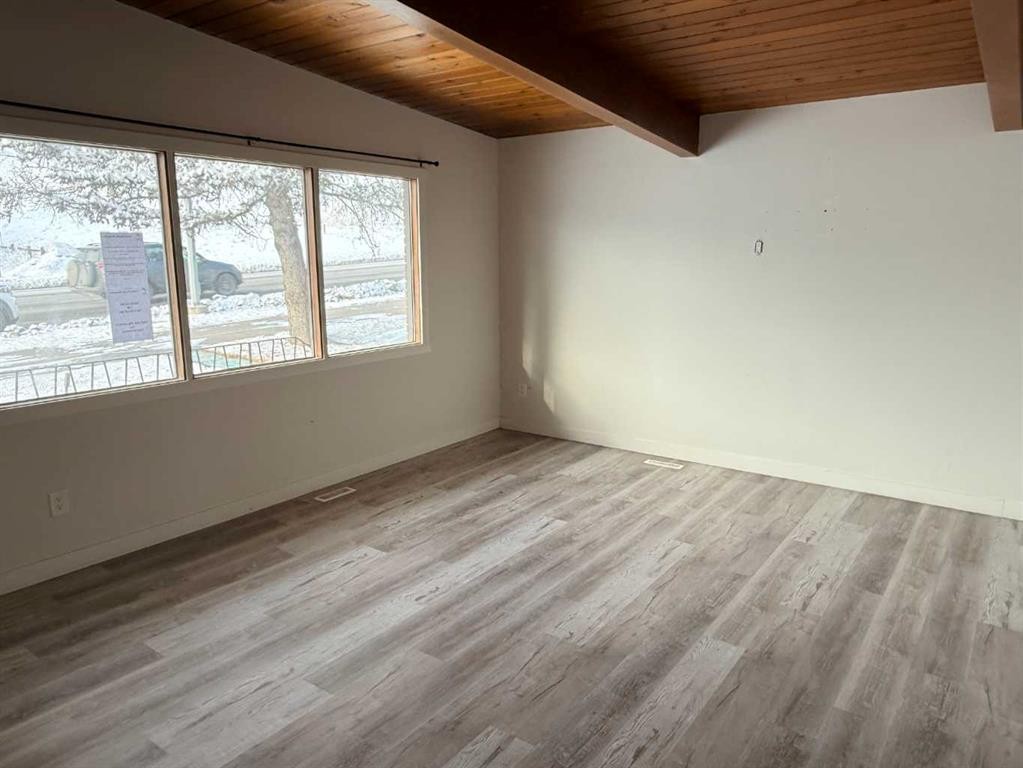 4704 14 Street Nw, Calgary, AB - Indoor Photo Showing Other Room