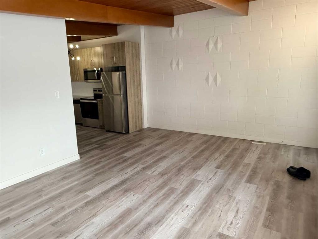 4704 14 Street Nw, Calgary, AB - Indoor