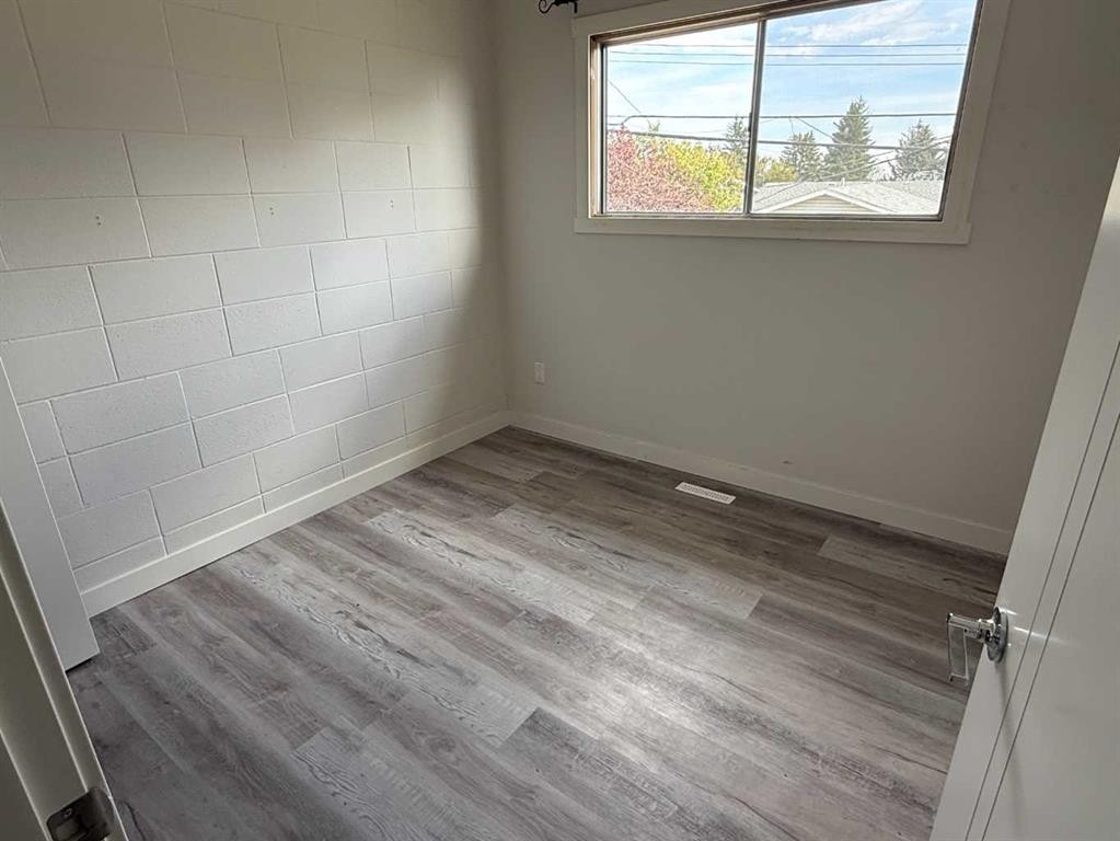 4704 14 Street Nw, Calgary, AB - Indoor Photo Showing Other Room