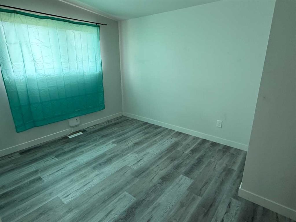 4704 14 Street Nw, Calgary, AB - Indoor Photo Showing Other Room