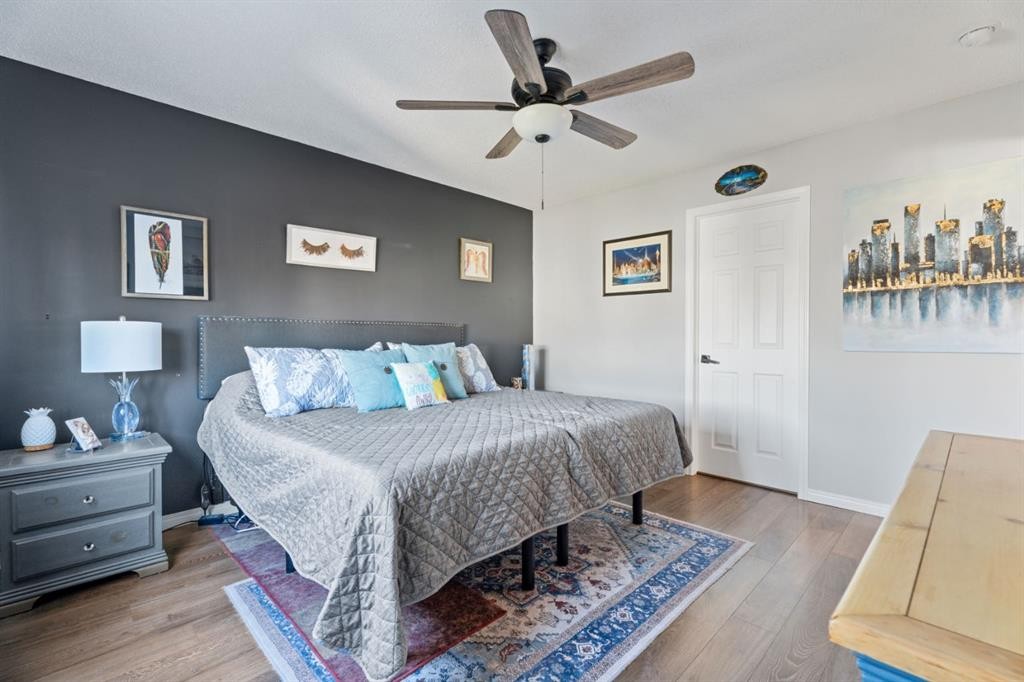 178 Buckskin Way, Cochrane, AB - Indoor Photo Showing Bedroom