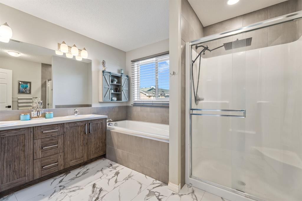 178 Buckskin Way, Cochrane, AB - Indoor Photo Showing Bathroom
