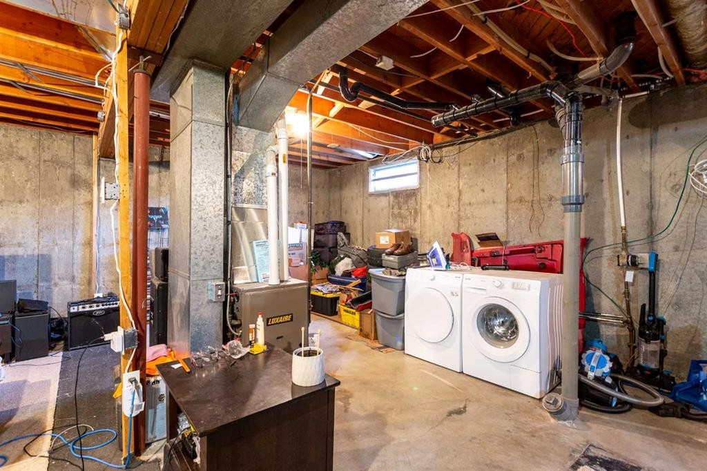 119 Maranda Close Ne, Calgary, AB - Indoor Photo Showing Laundry Room
