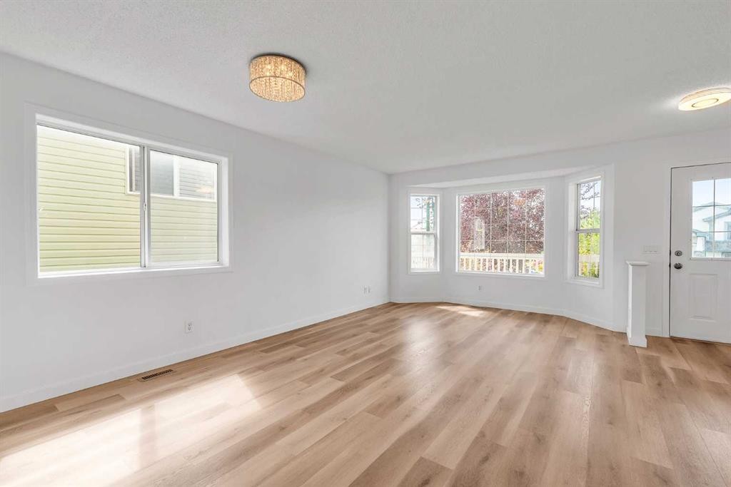 1149 Martindale Boulevard Ne, Calgary, AB - Indoor Photo Showing Other Room