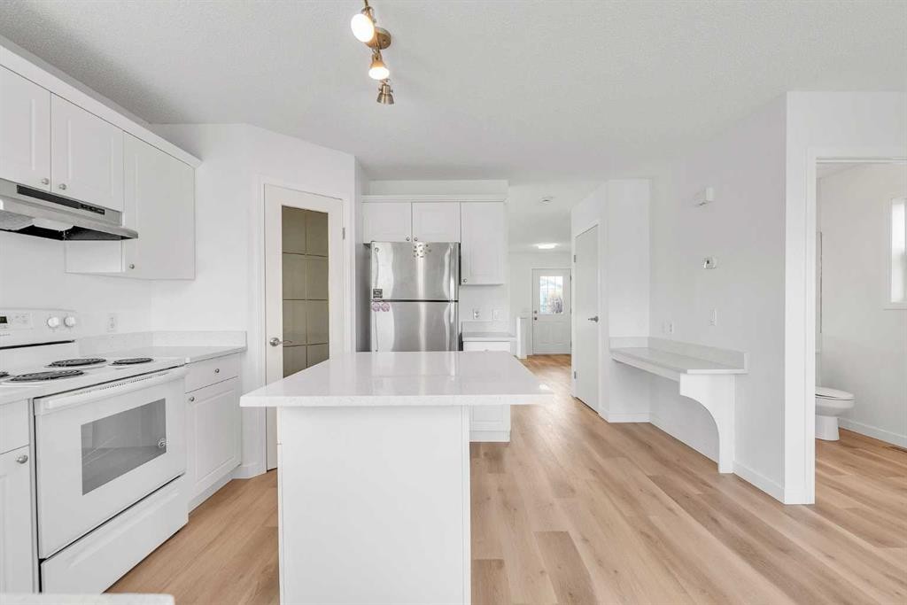 1149 Martindale Boulevard Ne, Calgary, AB - Indoor Photo Showing Kitchen