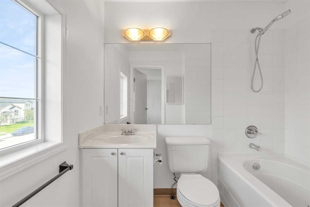 1149 Martindale Boulevard Ne, Calgary, AB - Indoor Photo Showing Bathroom