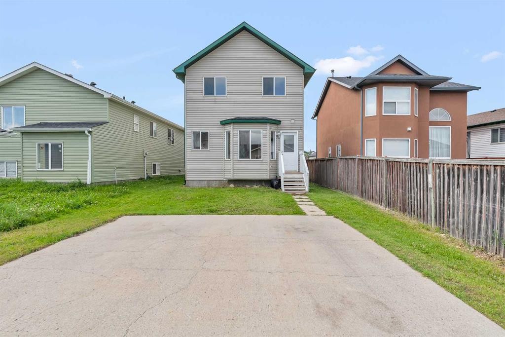 1149 Martindale Boulevard Ne, Calgary, AB - Outdoor