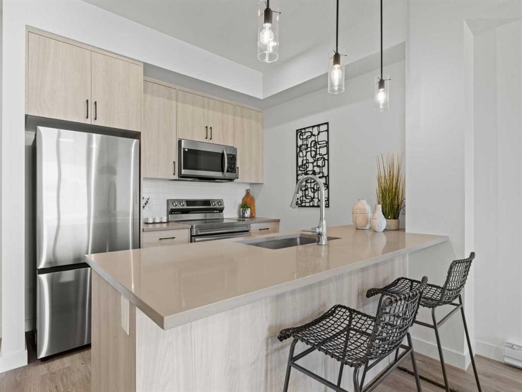 A109-2026 81 Street Sw, Calgary, AB - Indoor Photo Showing Kitchen