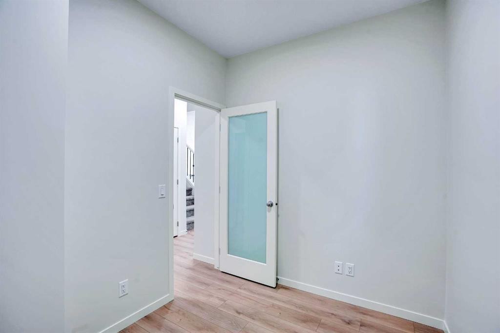 312 Edith Place Nw, Calgary, AB - Indoor Photo Showing Other Room