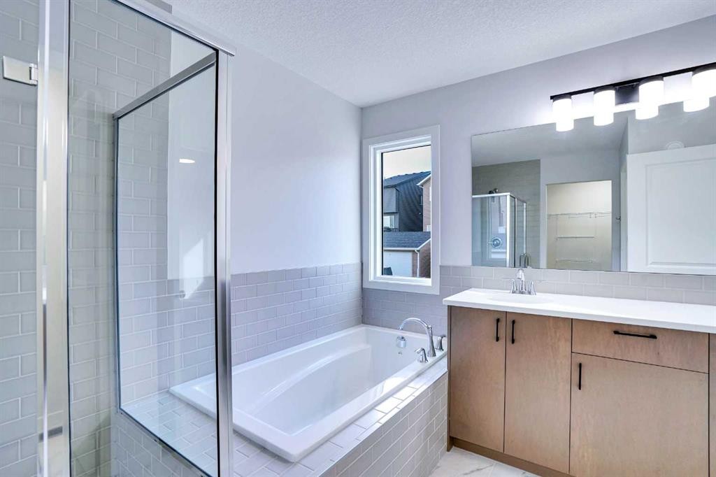 312 Edith Place Nw, Calgary, AB - Indoor Photo Showing Bathroom