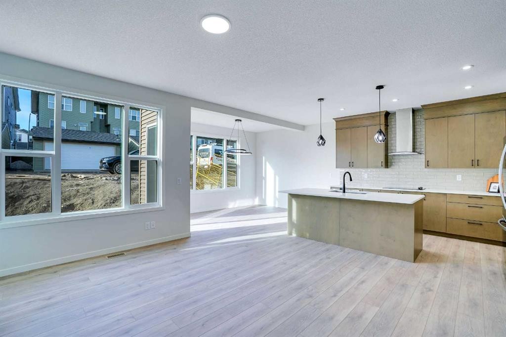 312 Edith Place Nw, Calgary, AB - Indoor Photo Showing Kitchen