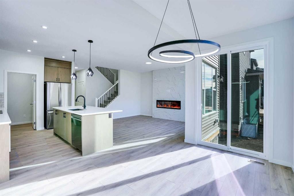 312 Edith Place Nw, Calgary, AB - Indoor