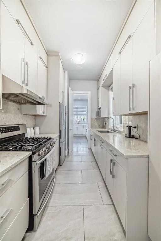 3149 Winspear Crescent Sw, Edmonton, AB - Indoor Photo Showing Kitchen With Upgraded Kitchen