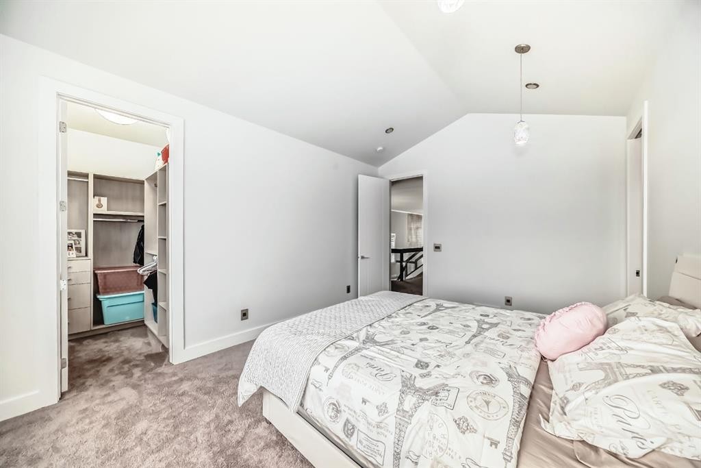 3149 Winspear Crescent Sw, Edmonton, AB - Indoor Photo Showing Bedroom