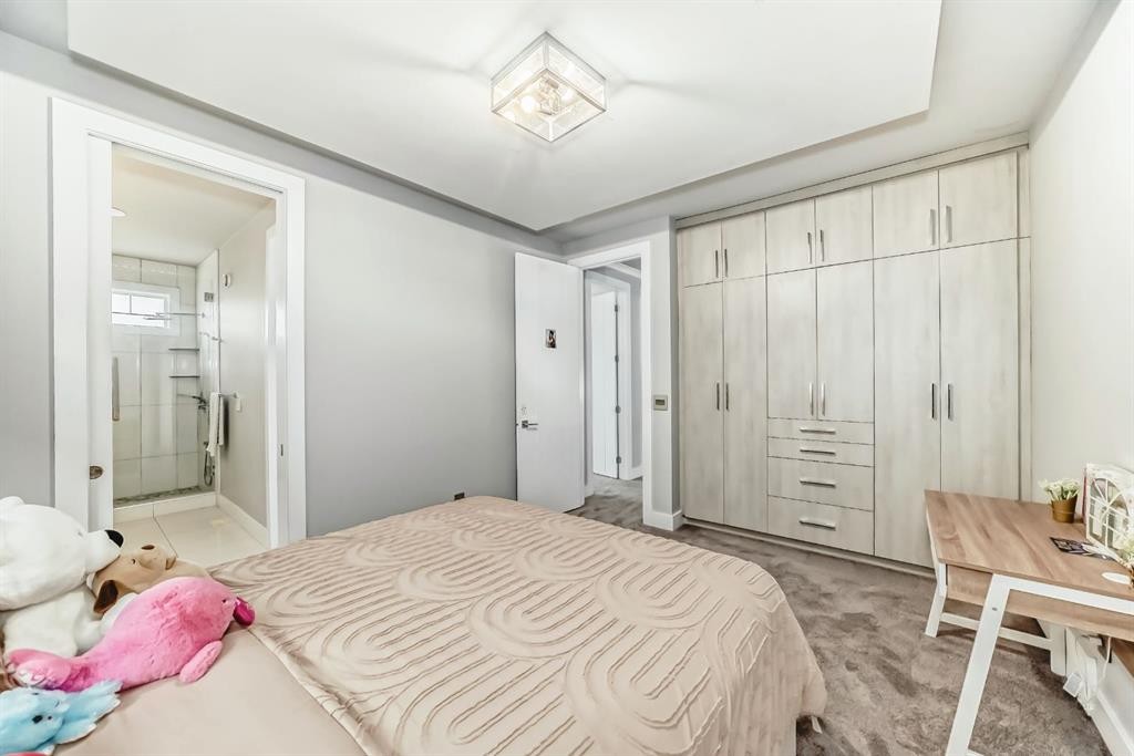 3149 Winspear Crescent Sw, Edmonton, AB - Indoor Photo Showing Bedroom