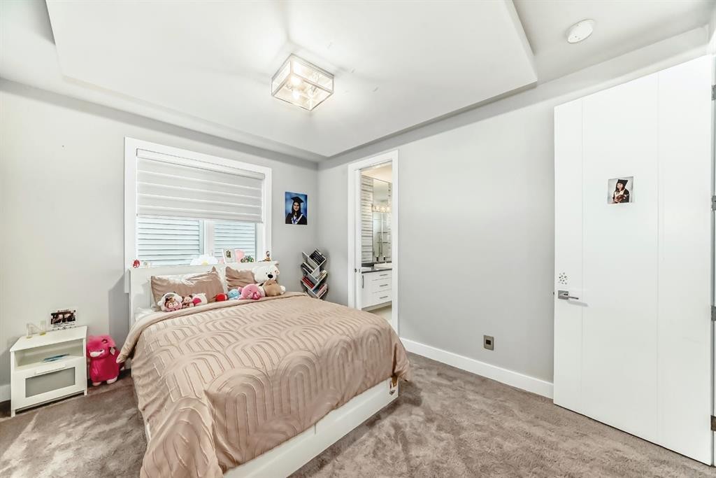 3149 Winspear Crescent Sw, Edmonton, AB - Indoor Photo Showing Bedroom