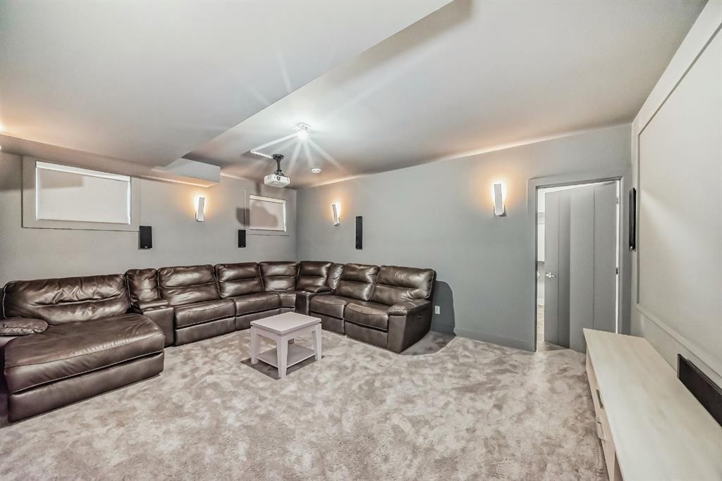 3149 Winspear Crescent Sw, Edmonton, AB - Indoor Photo Showing Living Room