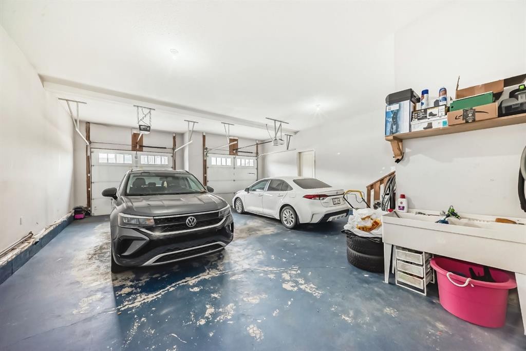 3149 Winspear Crescent Sw, Edmonton, AB - Indoor Photo Showing Garage
