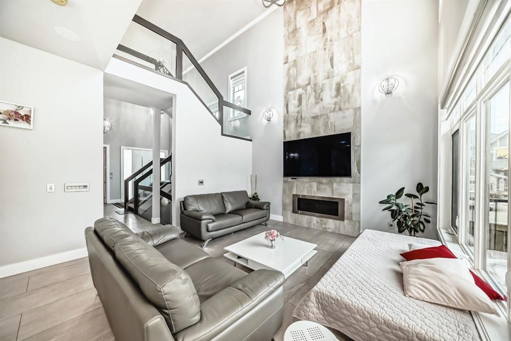 3149 Winspear Crescent Sw, Edmonton, AB - Indoor Photo Showing Living Room With Fireplace