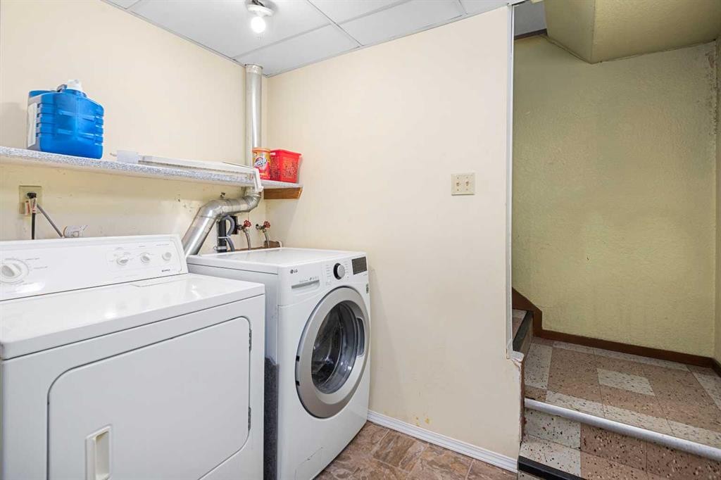 2616 22 Street Nw, Calgary, AB - Indoor Photo Showing Laundry Room