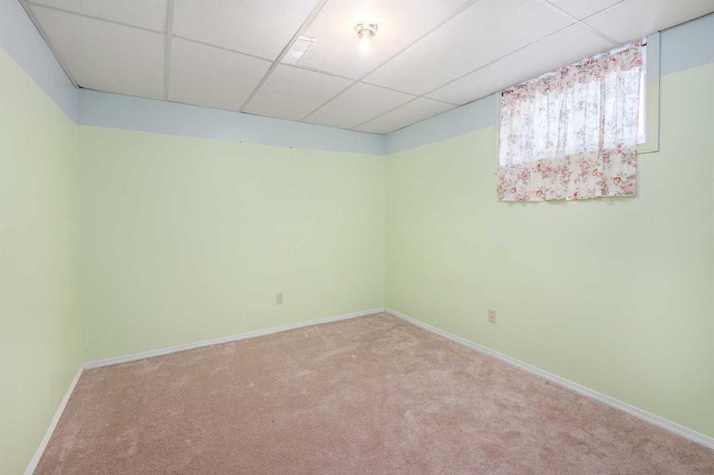 2616 22 Street Nw, Calgary, AB - Indoor Photo Showing Other Room