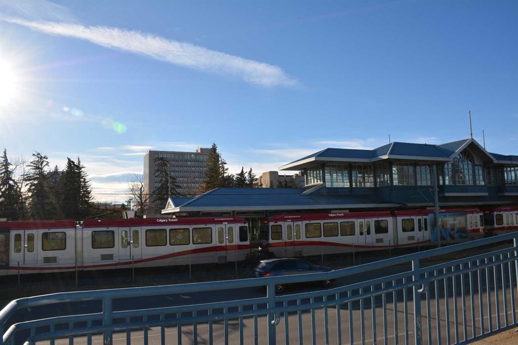 2616 22 Street Nw, Calgary, AB - Outdoor