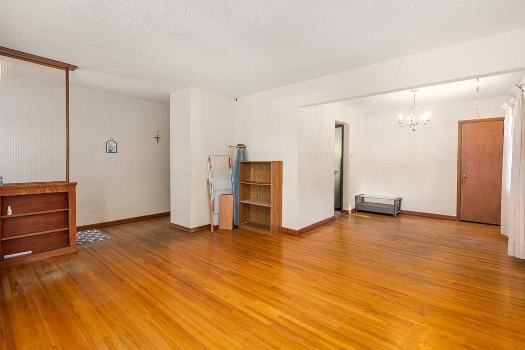 2616 22 Street Nw, Calgary, AB - Indoor Photo Showing Other Room