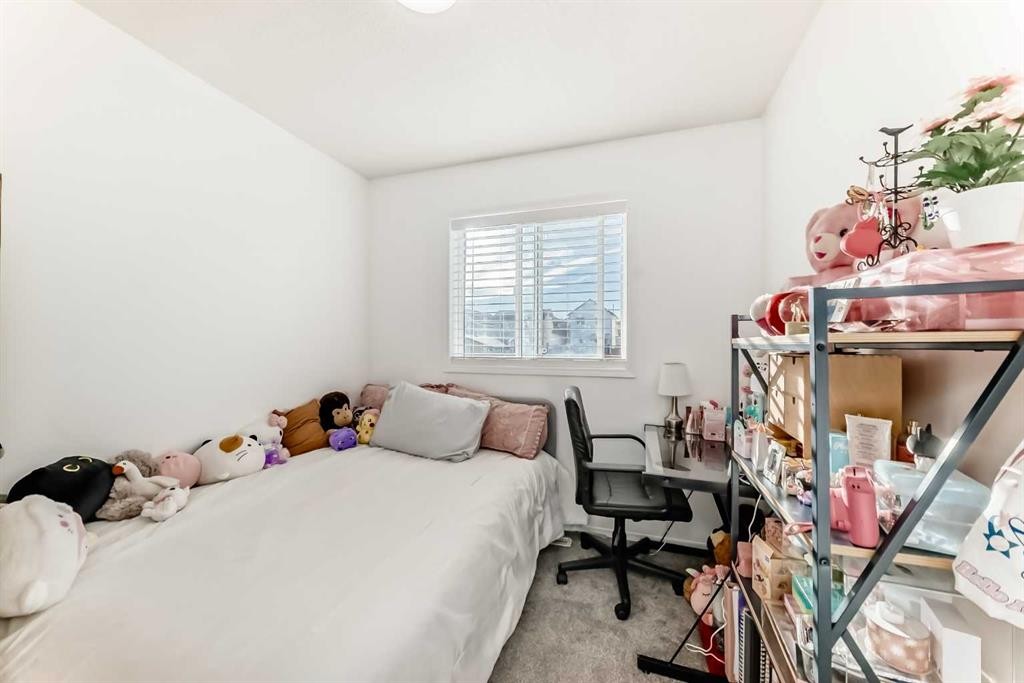 79 Hidden Crescent Nw, Calgary, AB - Indoor Photo Showing Bedroom