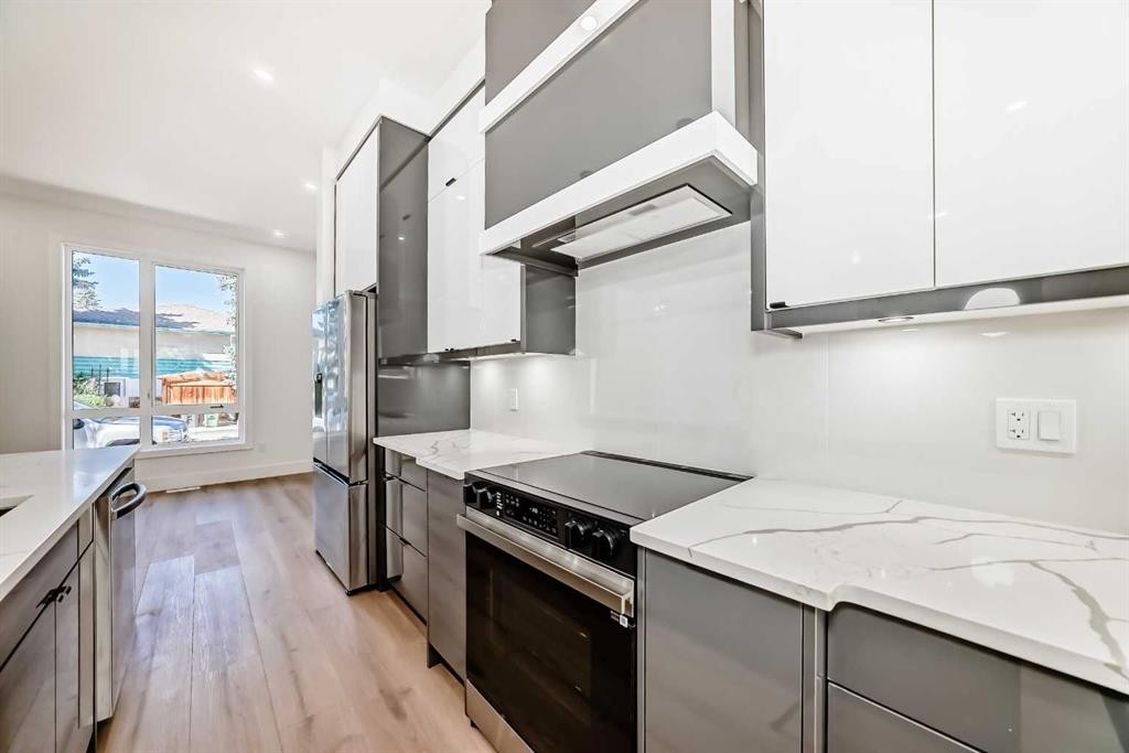 2371 20 Avenue Nw, Calgary, AB - Indoor Photo Showing Kitchen With Upgraded Kitchen