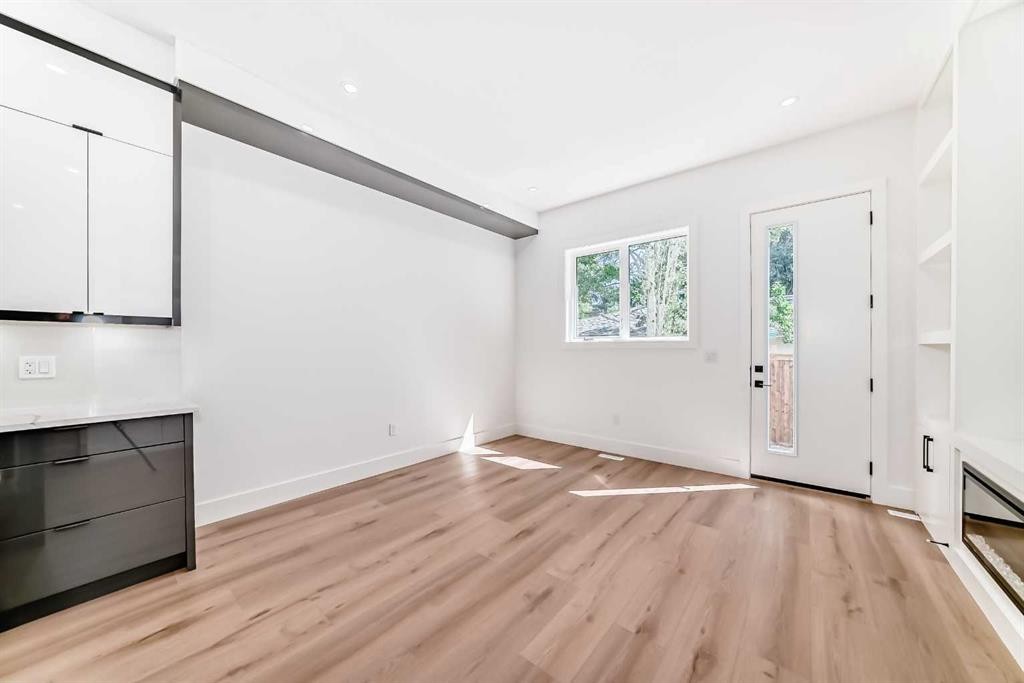 2371 20 Avenue Nw, Calgary, AB - Indoor Photo Showing Other Room