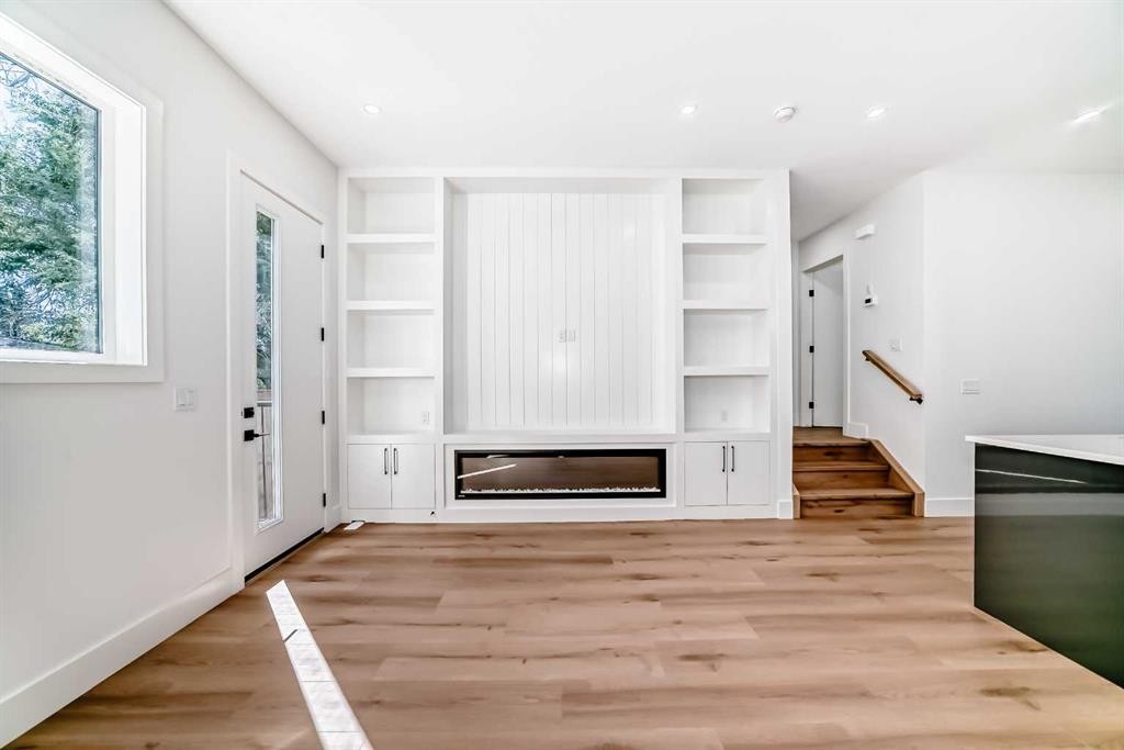 2371 20 Avenue Nw, Calgary, AB - Indoor Photo Showing Other Room