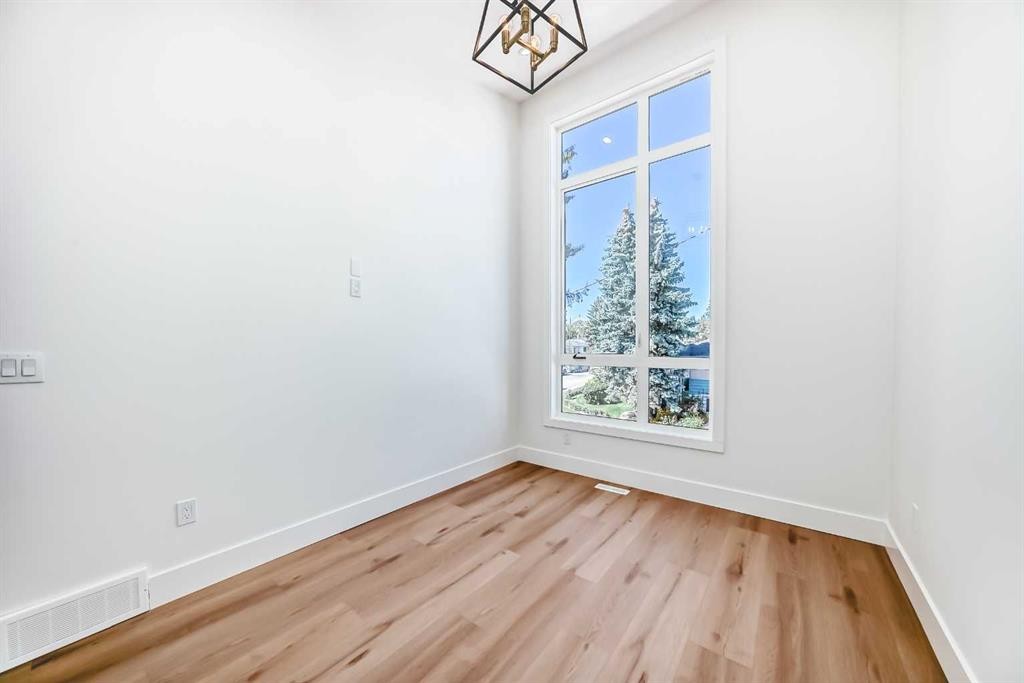 2371 20 Avenue Nw, Calgary, AB - Indoor Photo Showing Other Room
