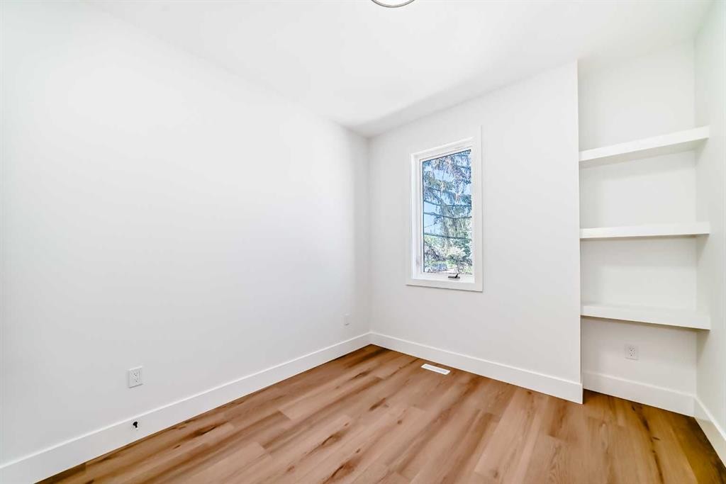 2371 20 Avenue Nw, Calgary, AB - Indoor Photo Showing Other Room