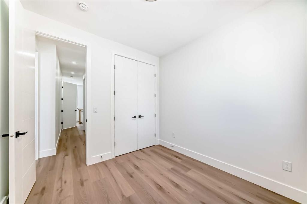 2371 20 Avenue Nw, Calgary, AB - Indoor Photo Showing Other Room