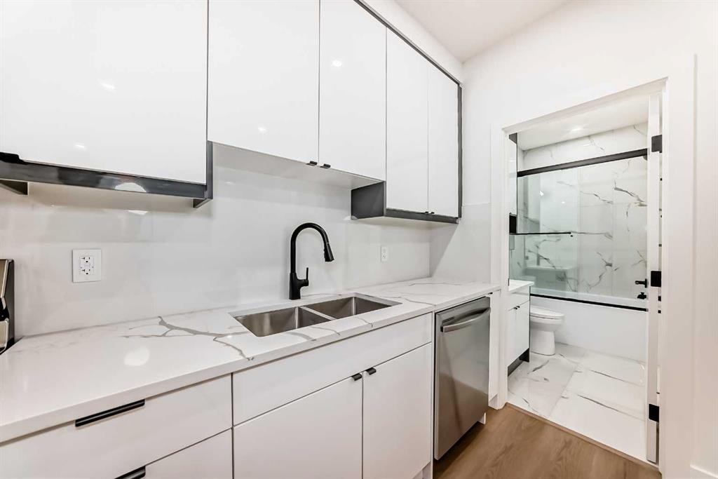 2371 20 Avenue Nw, Calgary, AB - Indoor Photo Showing Kitchen With Double Sink