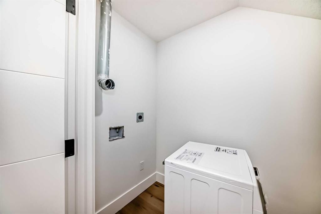 2371 20 Avenue Nw, Calgary, AB - Indoor Photo Showing Laundry Room