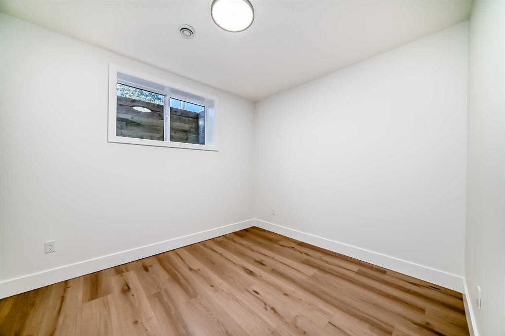 2371 20 Avenue Nw, Calgary, AB - Indoor Photo Showing Other Room