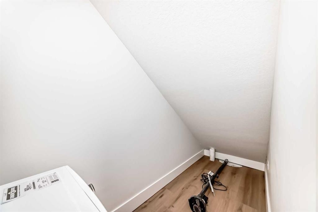 2371 20 Avenue Nw, Calgary, AB - Indoor Photo Showing Other Room