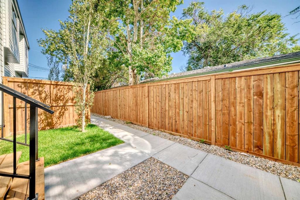 2371 20 Avenue Nw, Calgary, AB - Outdoor
