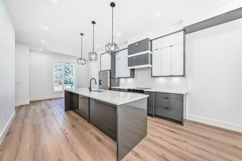 2371 20 Avenue Nw, Calgary, AB - Indoor Photo Showing Kitchen With Upgraded Kitchen