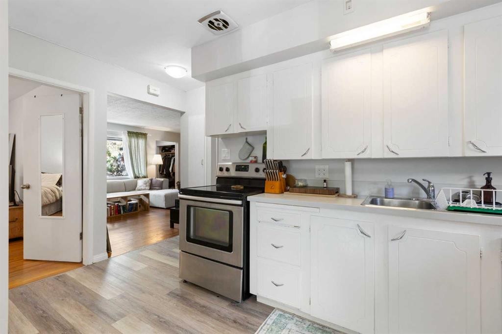 2816 18 Street Sw, Calgary, AB - Indoor Photo Showing Kitchen