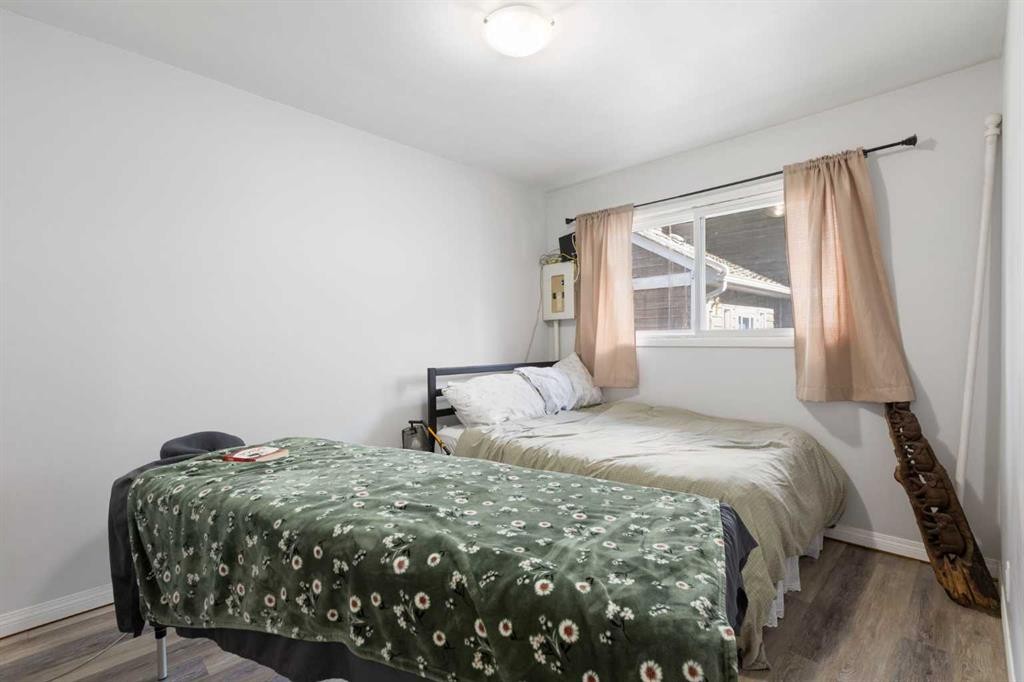2816 18 Street Sw, Calgary, AB - Indoor Photo Showing Bedroom