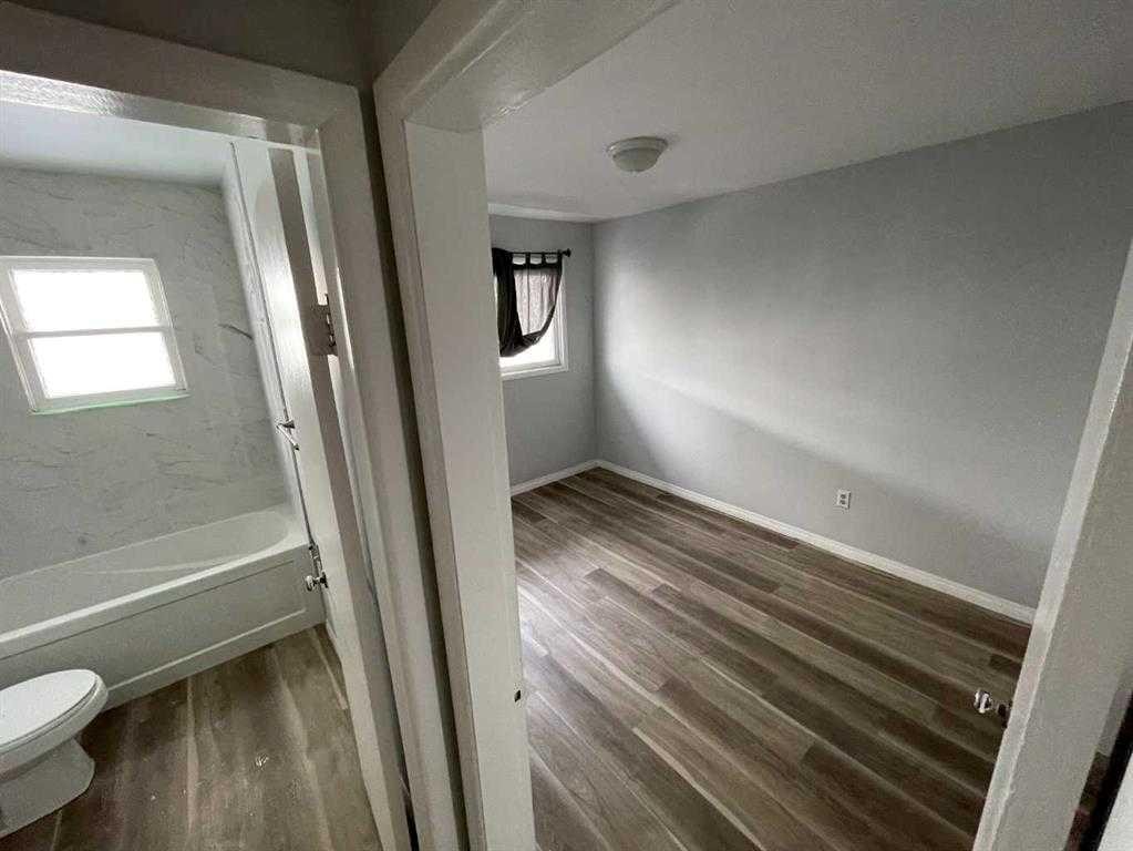 2816 18 Street Sw, Calgary, AB - Indoor Photo Showing Other Room
