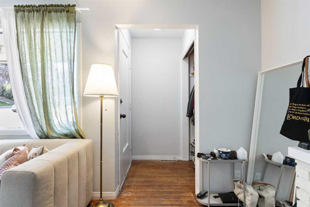 2816 18 Street Sw, Calgary, AB - Indoor