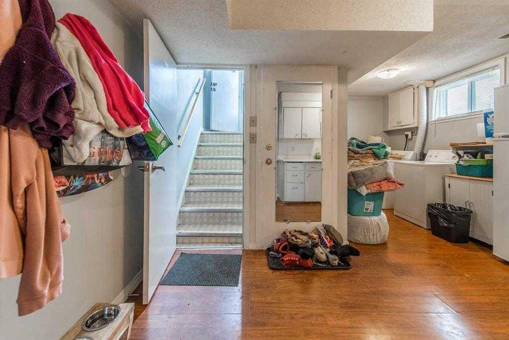 2816 18 Street Sw, Calgary, AB - Indoor Photo Showing Other Room