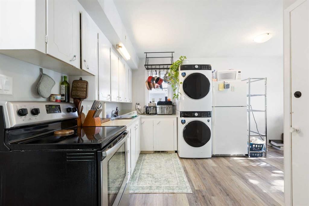 2816 18 Street Sw, Calgary, AB - Indoor Photo Showing Laundry Room