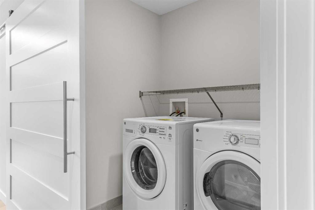 204-105 Stewart Creek Rise Sw, Canmore, AB - Indoor Photo Showing Laundry Room