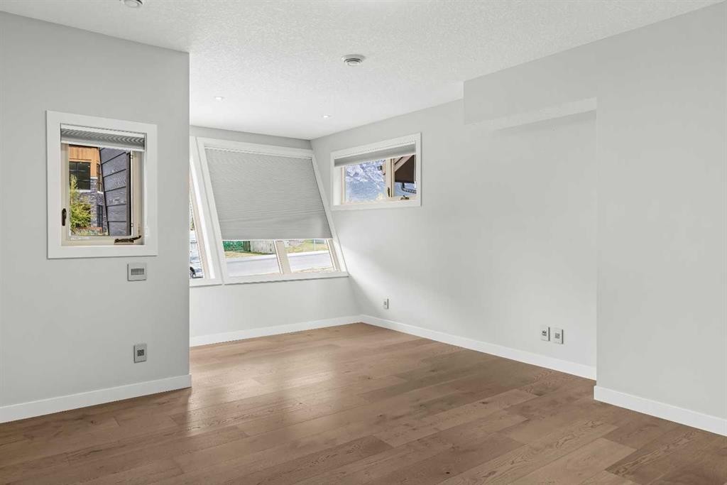 204-105 Stewart Creek Rise Sw, Canmore, AB - Indoor Photo Showing Other Room