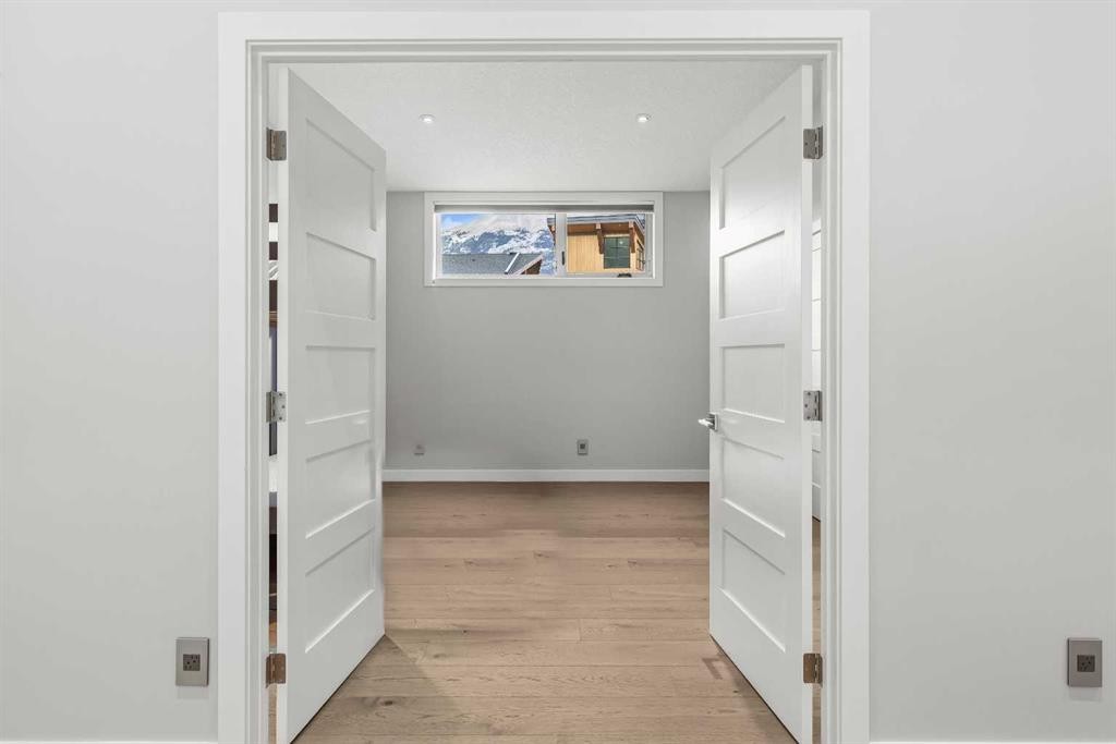 204-105 Stewart Creek Rise Sw, Canmore, AB - Indoor Photo Showing Other Room